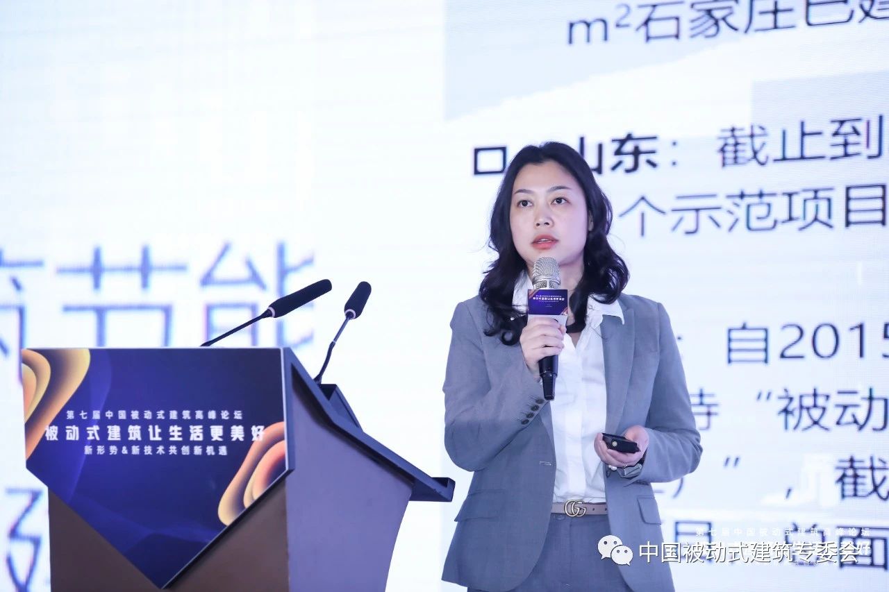 彭梦月 彭梦月